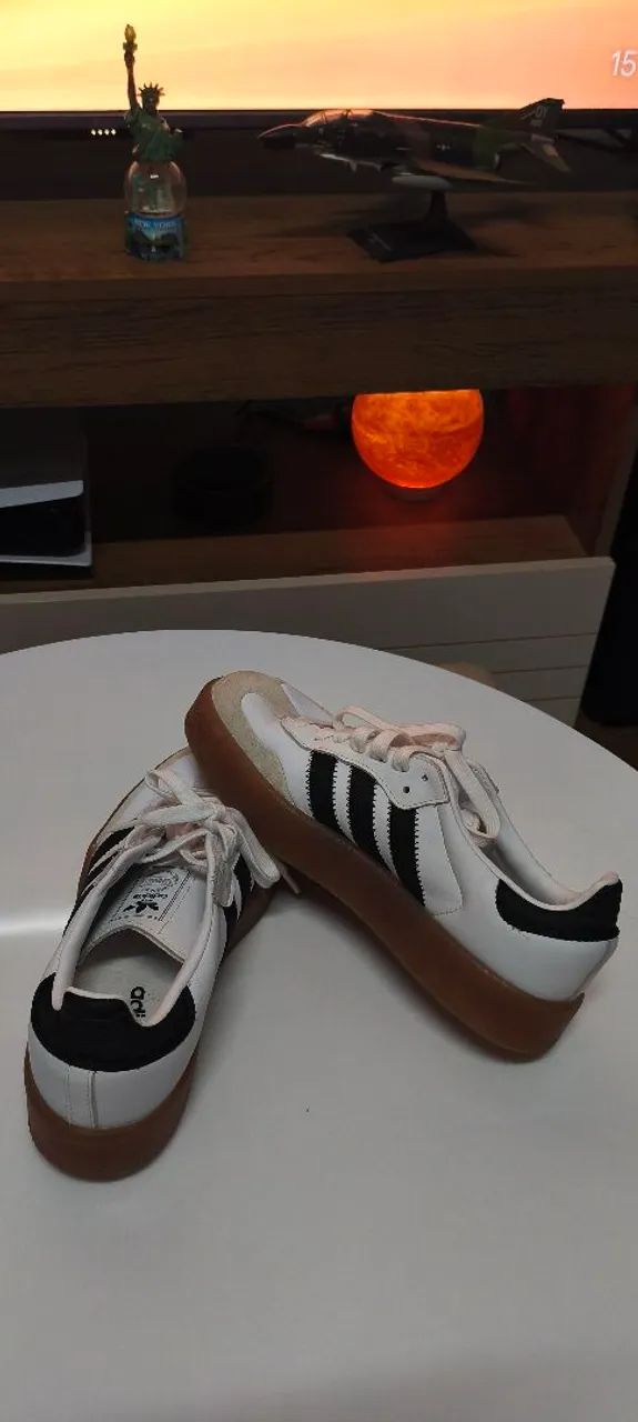 Adidas samba tenho o n' 37 e 42 - Foto 2