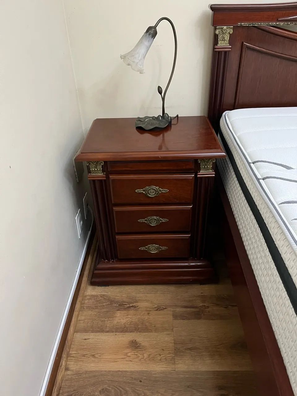 Conjunto cama e mesa de cabeceira  - Foto 4