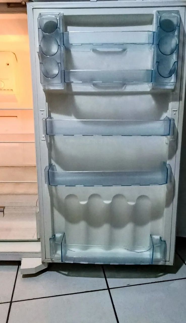 Oportunidade! Frost free BOSCH KDV47'-  Marca alemã sinônimo de  qualidade - R$ 1.100,00  - Foto 2