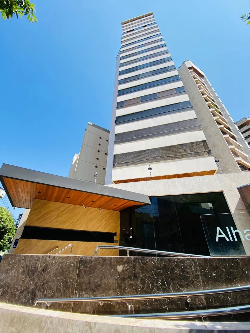 Apartamento 4 suítes, setor oeste, próximo a praça do sol, ed Alhambra.