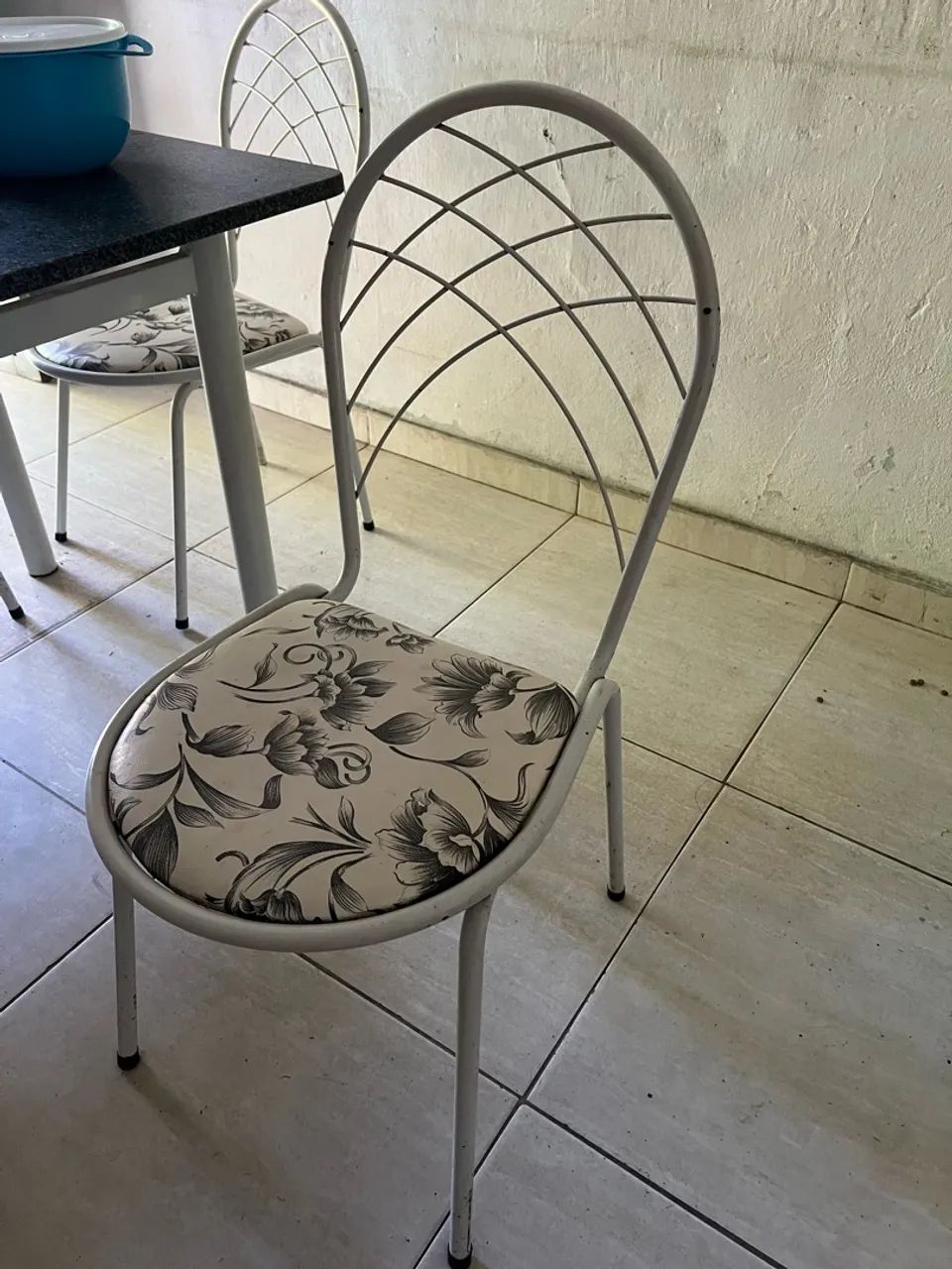 MESA COM 4 CADEIRAS COM PEDRA DE GRANITO - Foto 2