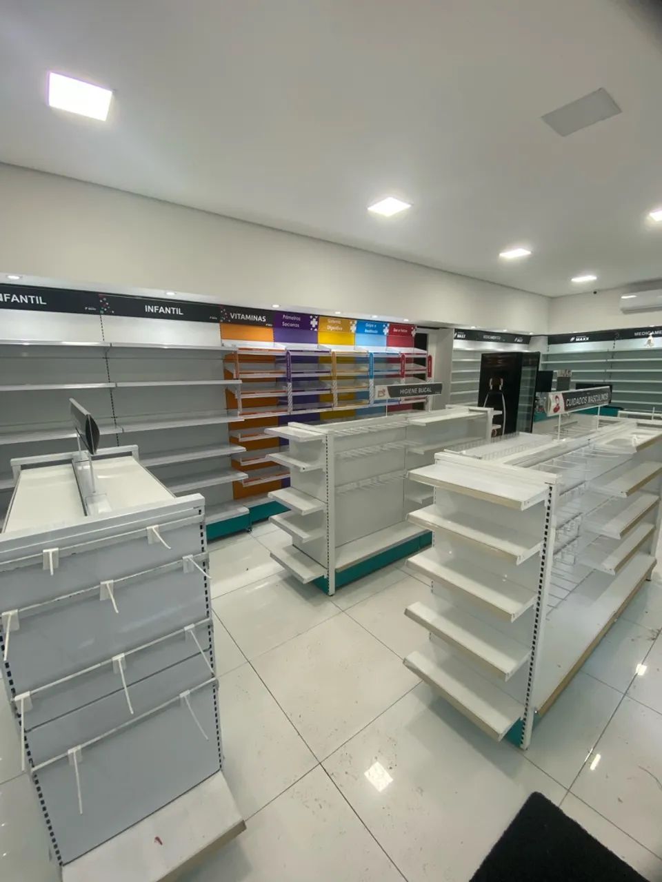Instalação Farmacia Prateleiras  - Foto 4