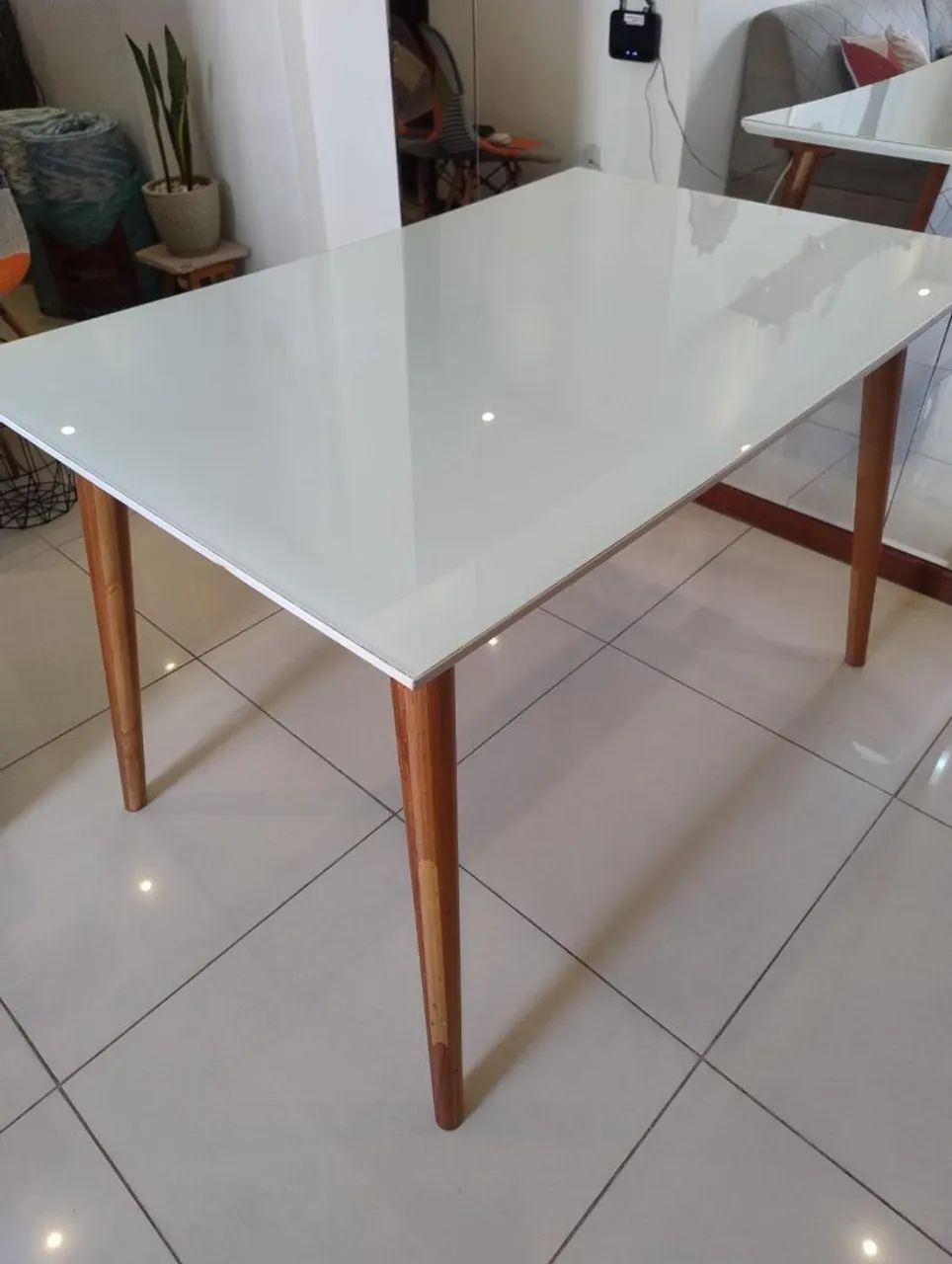 Mesa de Jantar Retangular - MDF com Vidro - Pés em Madeira Maciça - Foto 4