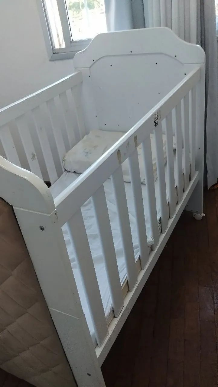 BERÇO INFANTIL BRANCO COM SUEDE E COM COLCHÃO - ÓTIMO ESTADO - Foto 3