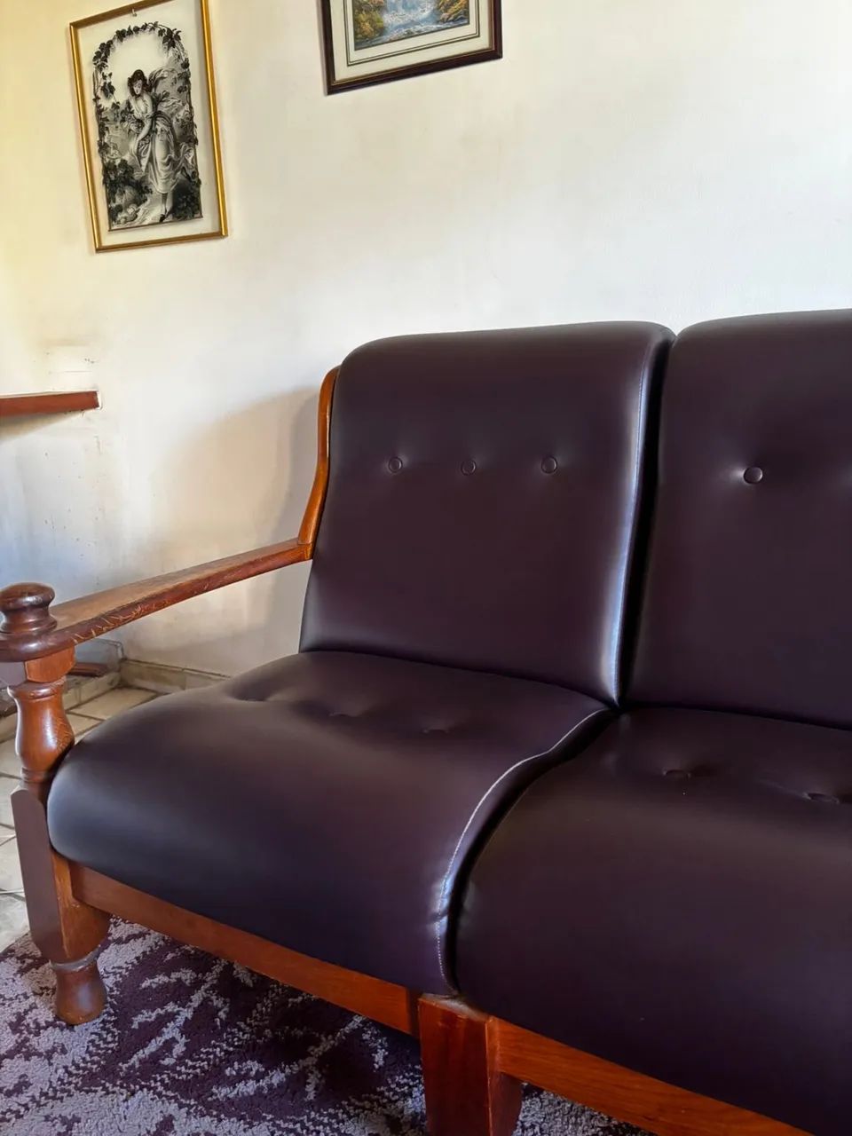 SOFÁ MADEIRA MACIÇA E COURINO - Foto 3