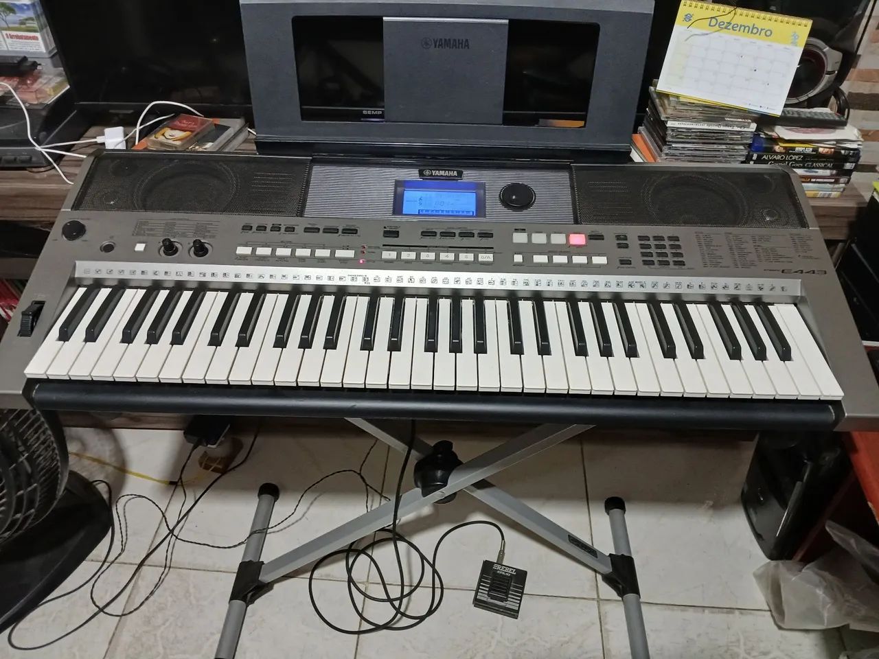 Teclado Yamaha PSR-E443 (Perfeito e Completo)