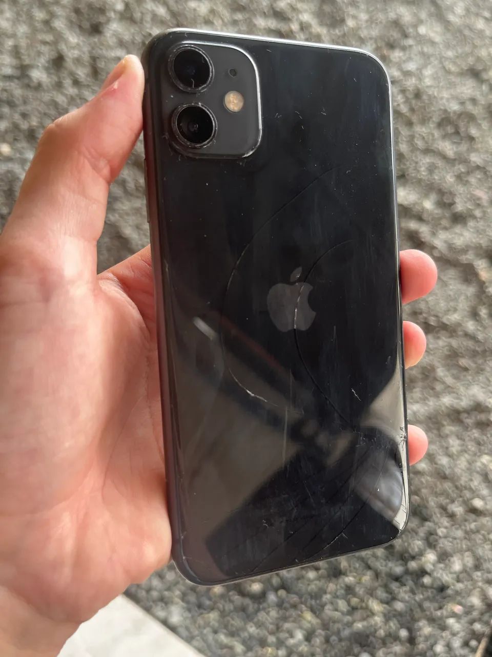 Vendo iPhone 11 em estado usado 