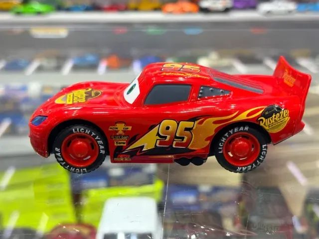 Carrinho Miniatura Relâmpago Mcqueen Filme Carros da Disney som e luz 1:32 não abre porta - Foto 2