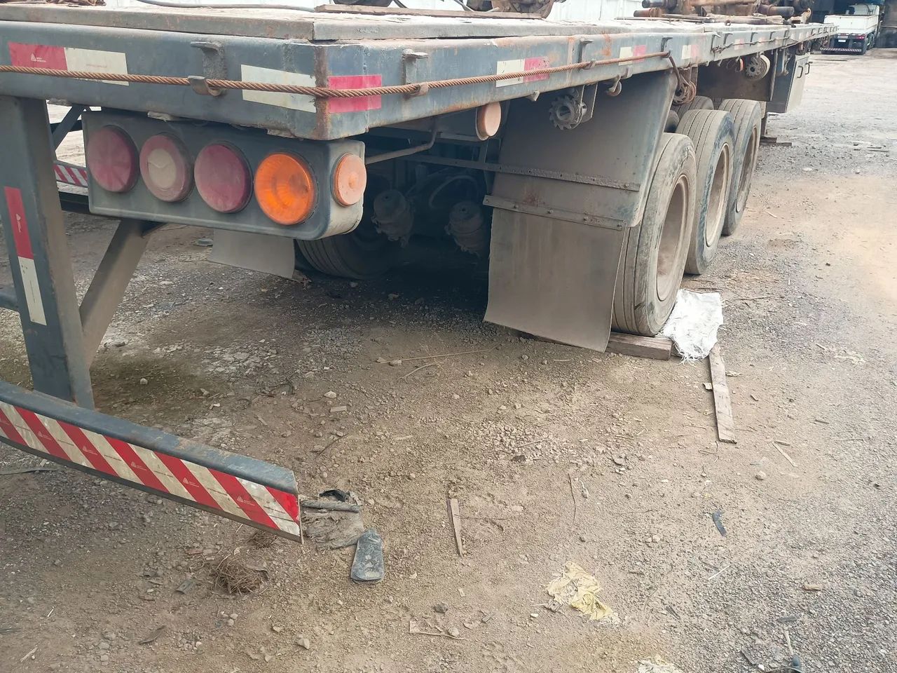 Carreta LS porta contêiner e Rodotrem