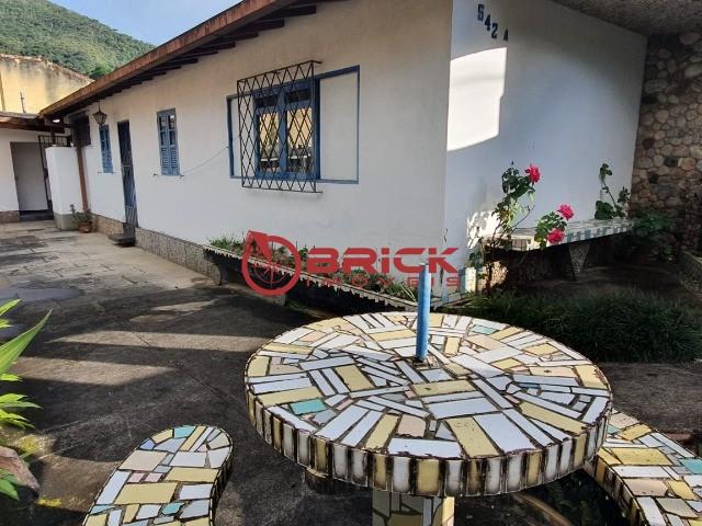 Linda casa de 1 quarto ao lado da feirinha do alto
