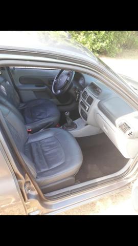 Clio 1.0 16v - Foto 8