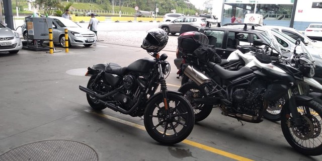 HARLEY DAVIDSON IRON 883