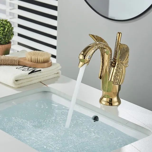 Torneira Monocomando Misturador Banheiro Lavabo Dourado Forma de cisne - Foto 5