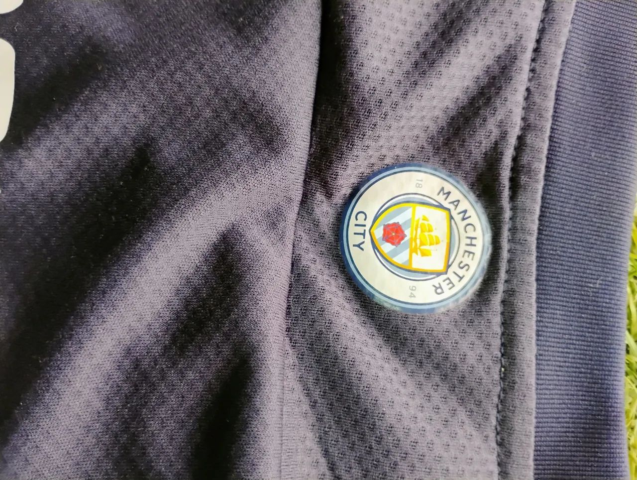 Camisa Manchester City Puma ORIGINAL Terceira camisa da temporada 2021/2022<br>Tamanho M - Foto 4