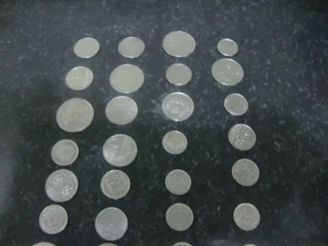 43 moedas antigas + 2 moedas internacional - Foto 6