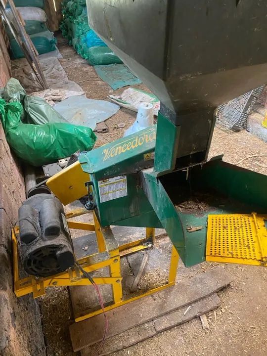 Desintegrador B-609 10 martelos com base - Foto 3