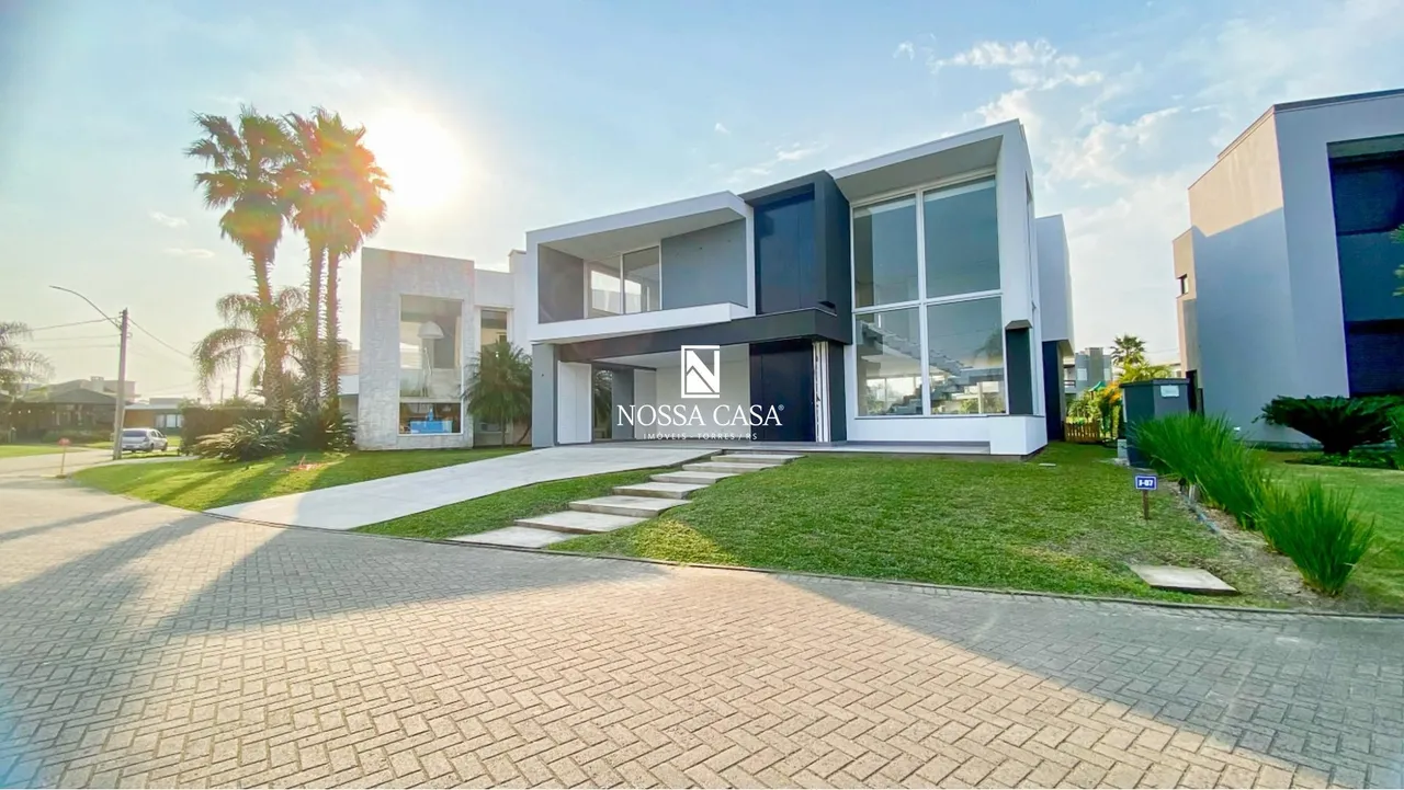 Casa com 5 quartos sendo todos suítes em Torres/RS