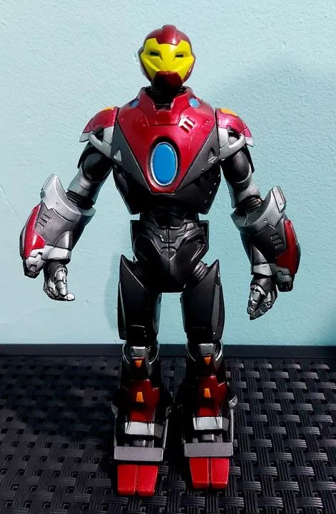 Boneco Iron Man Ultimate Marvel Select Diamond Select Toys (Sem base)