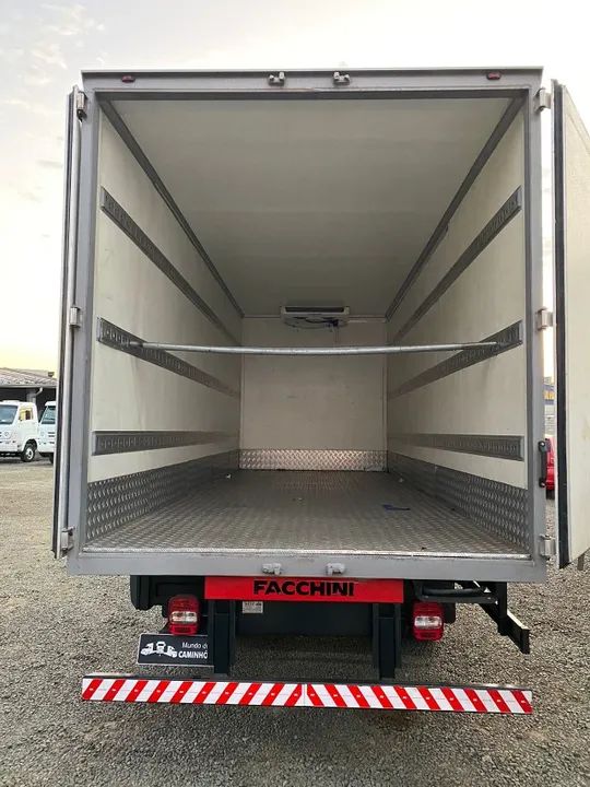 Baú Refrigerado Facchini 6 Metros Ano 2022 - Foto 8