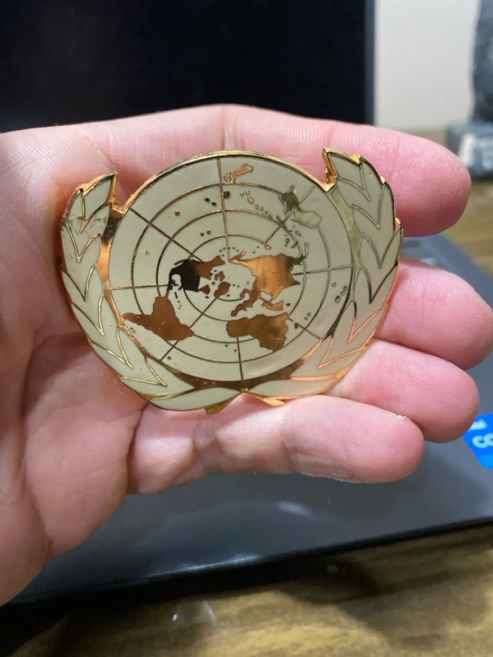 Broche de metal da ONU - Foto 3