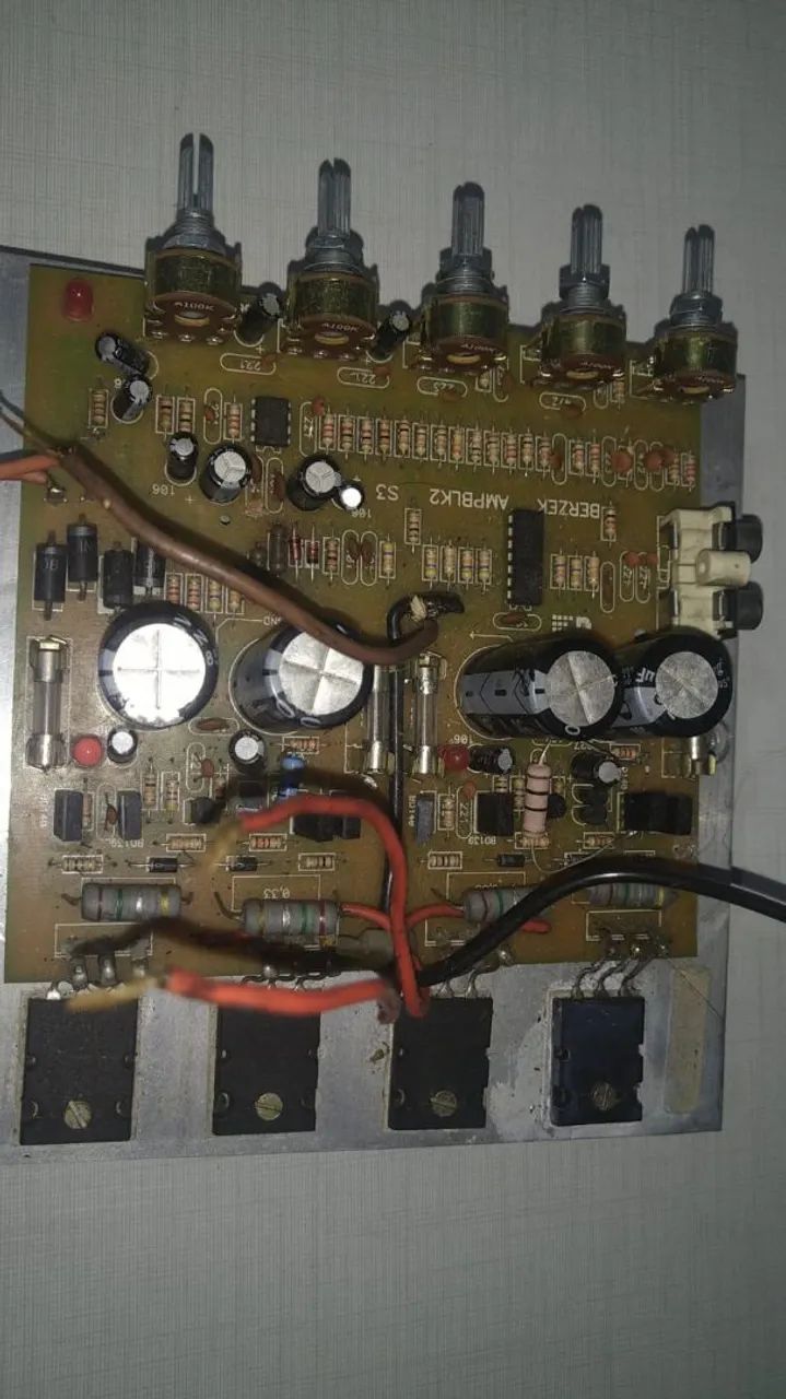 Placa de amplificador com pré e fonte  - Foto 4