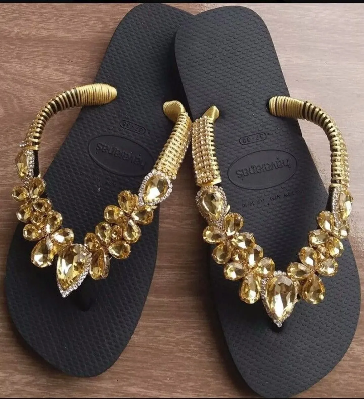 Havaianas Douradas com Pedrarias