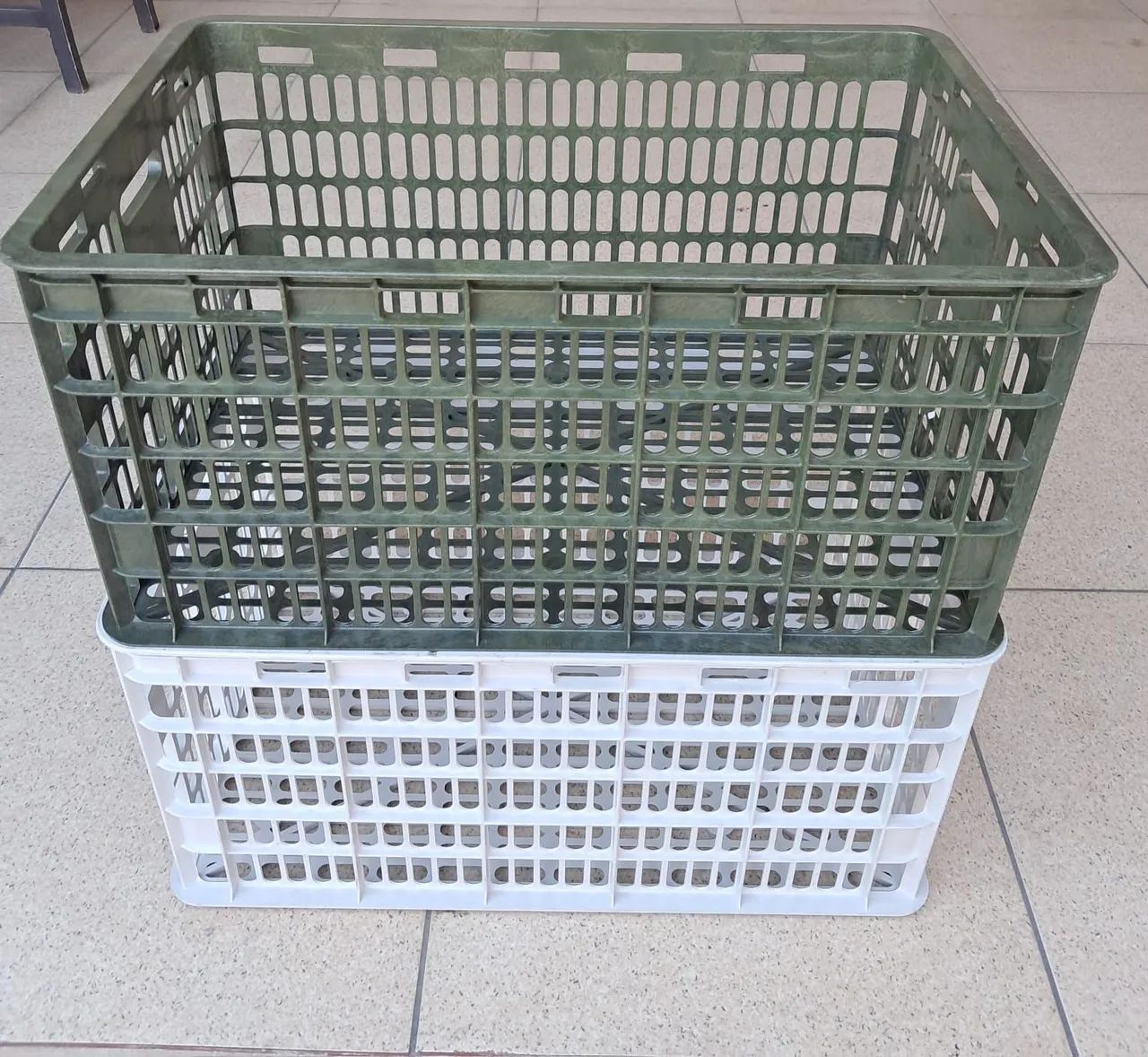 Caixas Plásticas Agrícolas Empilháveis... Contato *