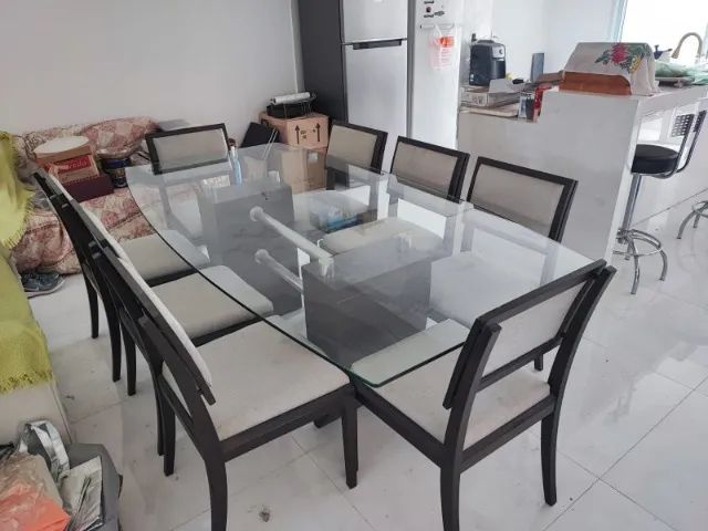Mesa de madeira maciça alto padrão 2.20 x 116m vidro espesso 8 cadeiras e aparador Cuiabá - Foto 3
