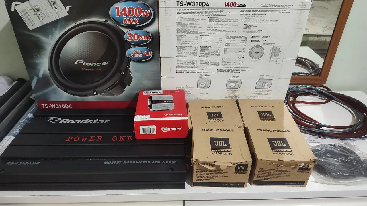 Kit completo de som automotivo (Roadstar, Taramps, JBL)