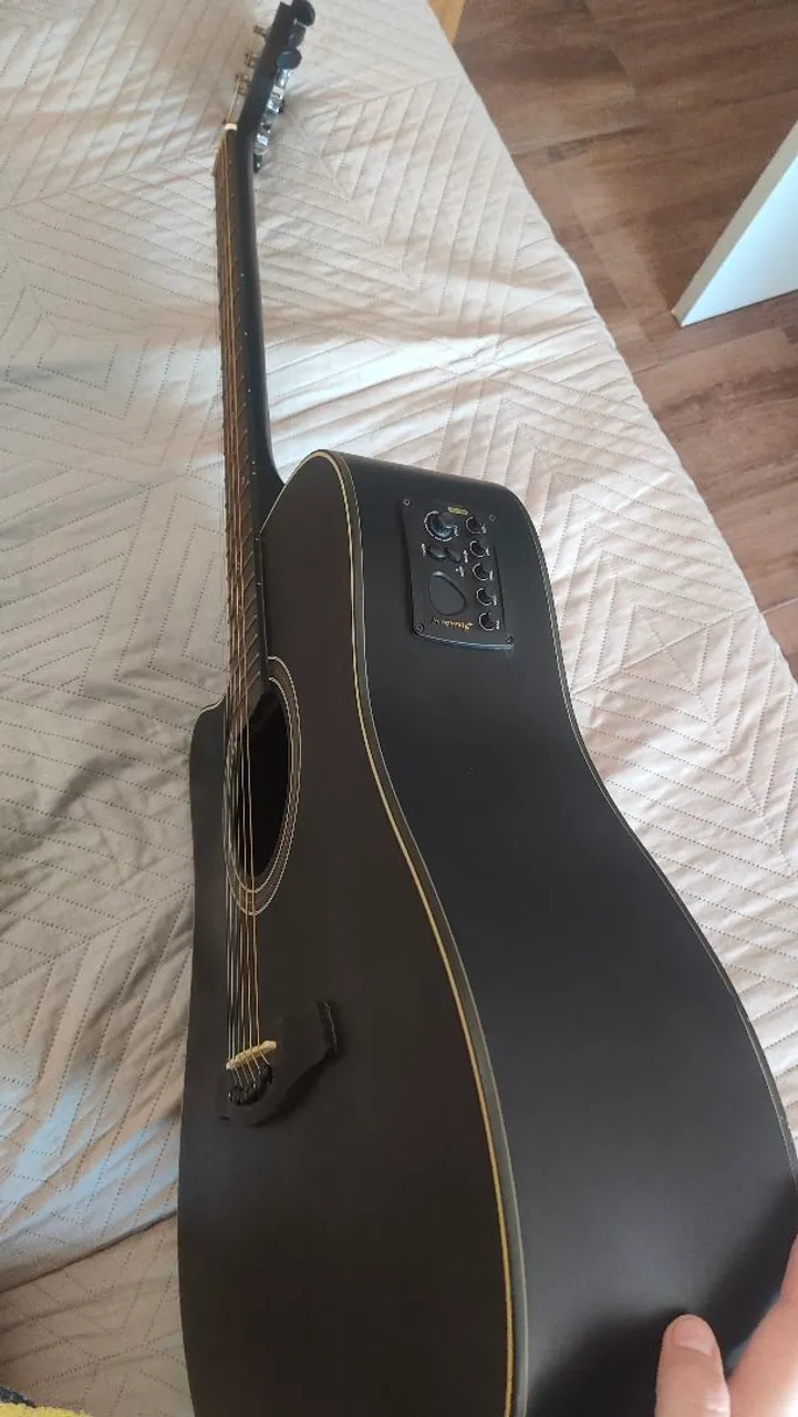 Violão Acústico Preto com Equalizador