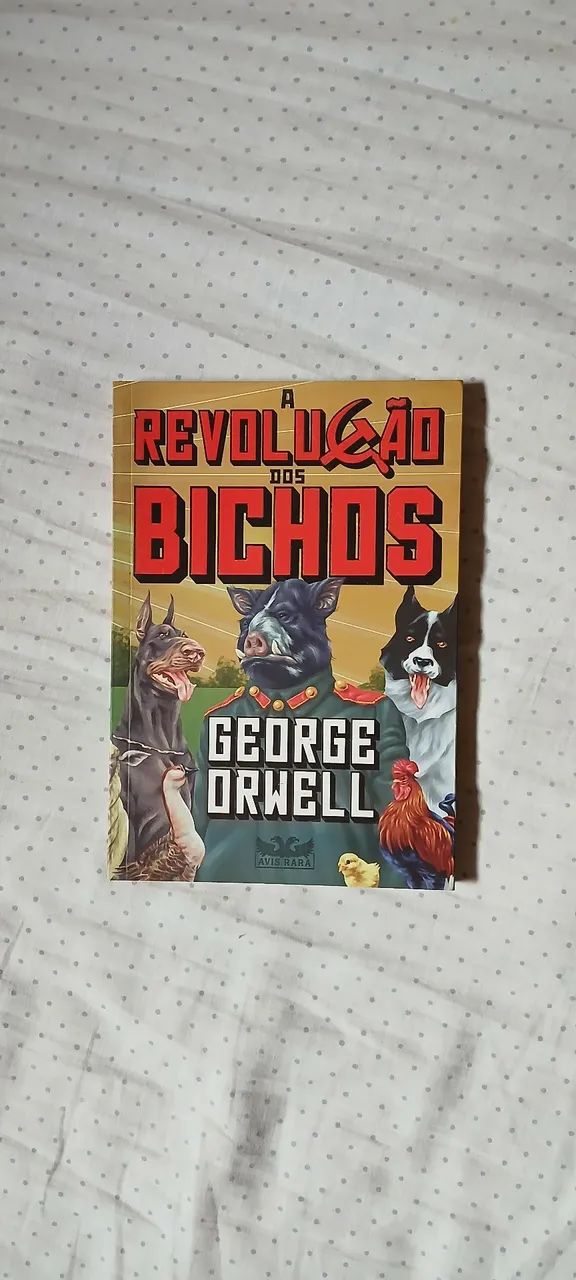 Livro A Revolução dos Bichos de George Orwel.