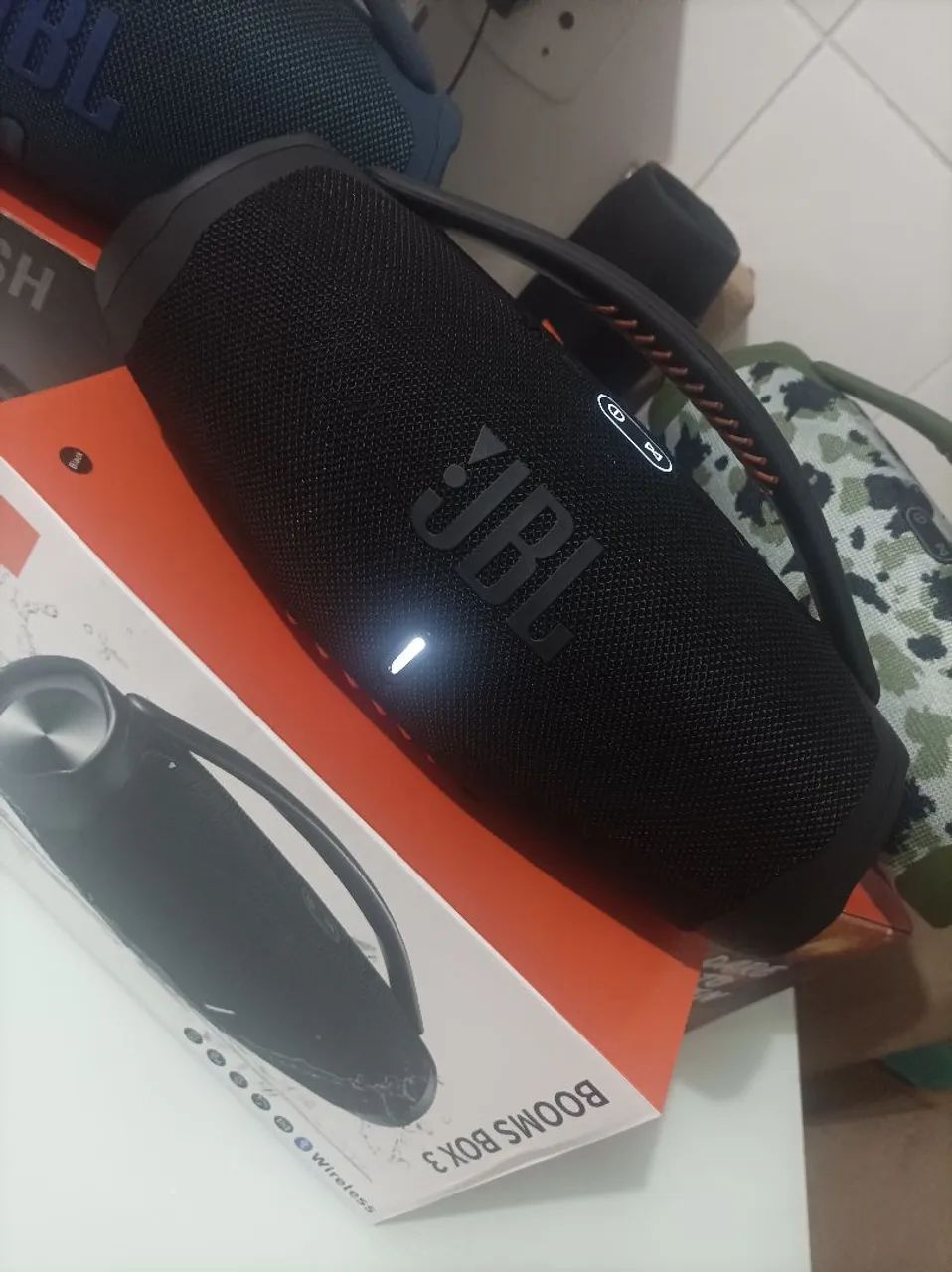Caixa de Som JBL Boombox 3 , grande 33 cm , só 250 reais pra acabar  - Foto 4