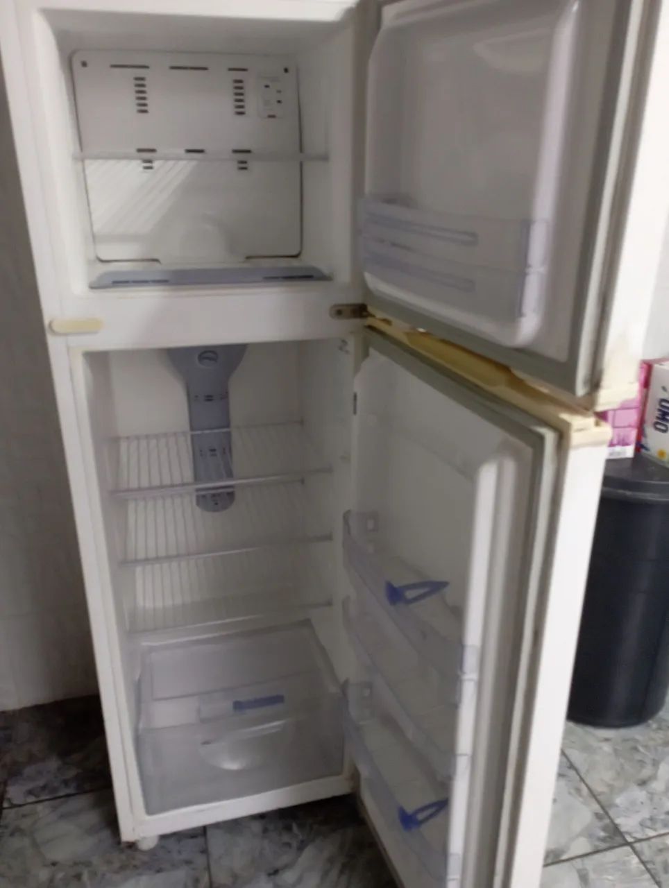 Geladeira Pequena Frost Free