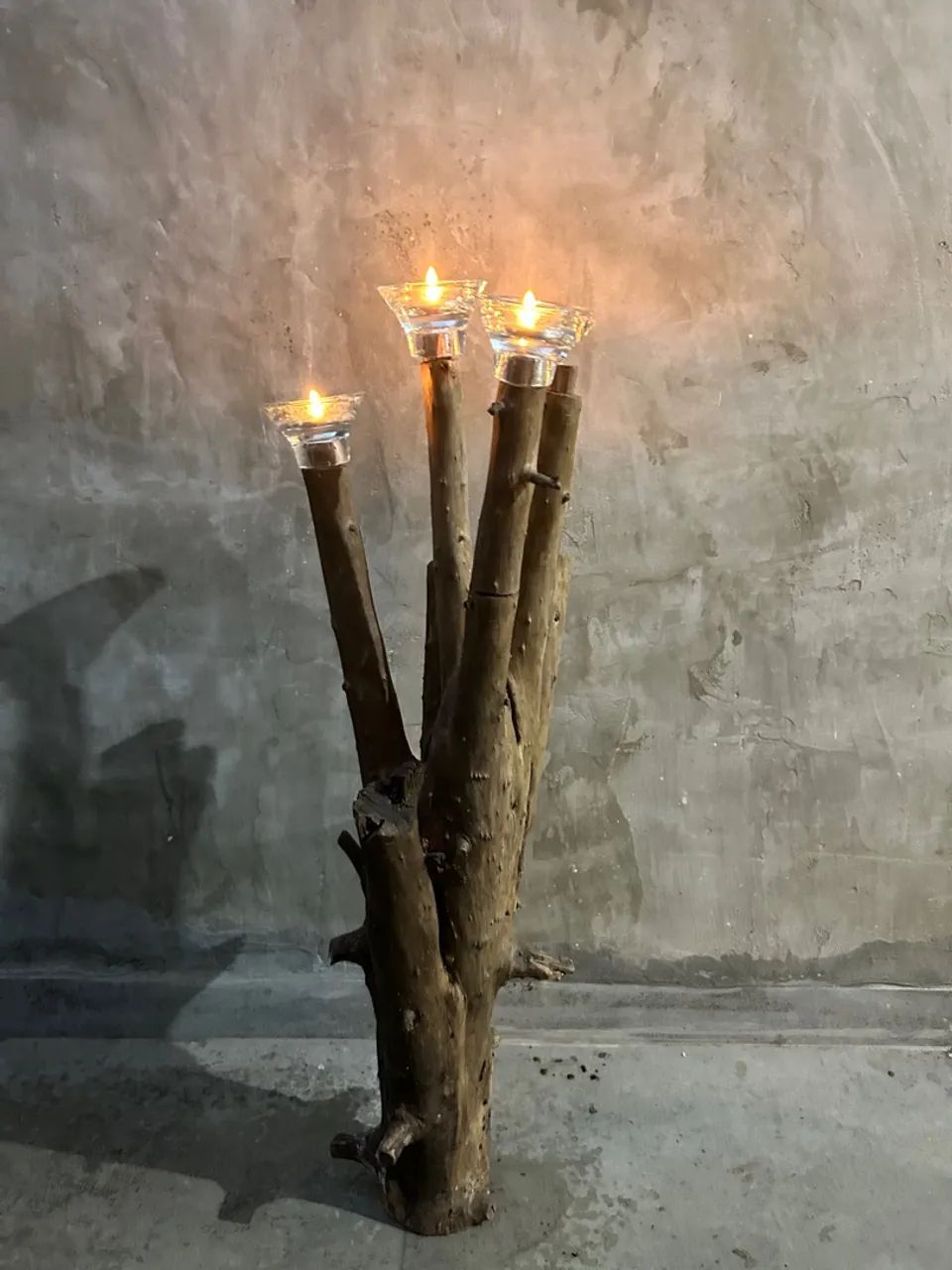 Decoração rústica Castiçal de madeira rústico com 4 velas - Foto 5