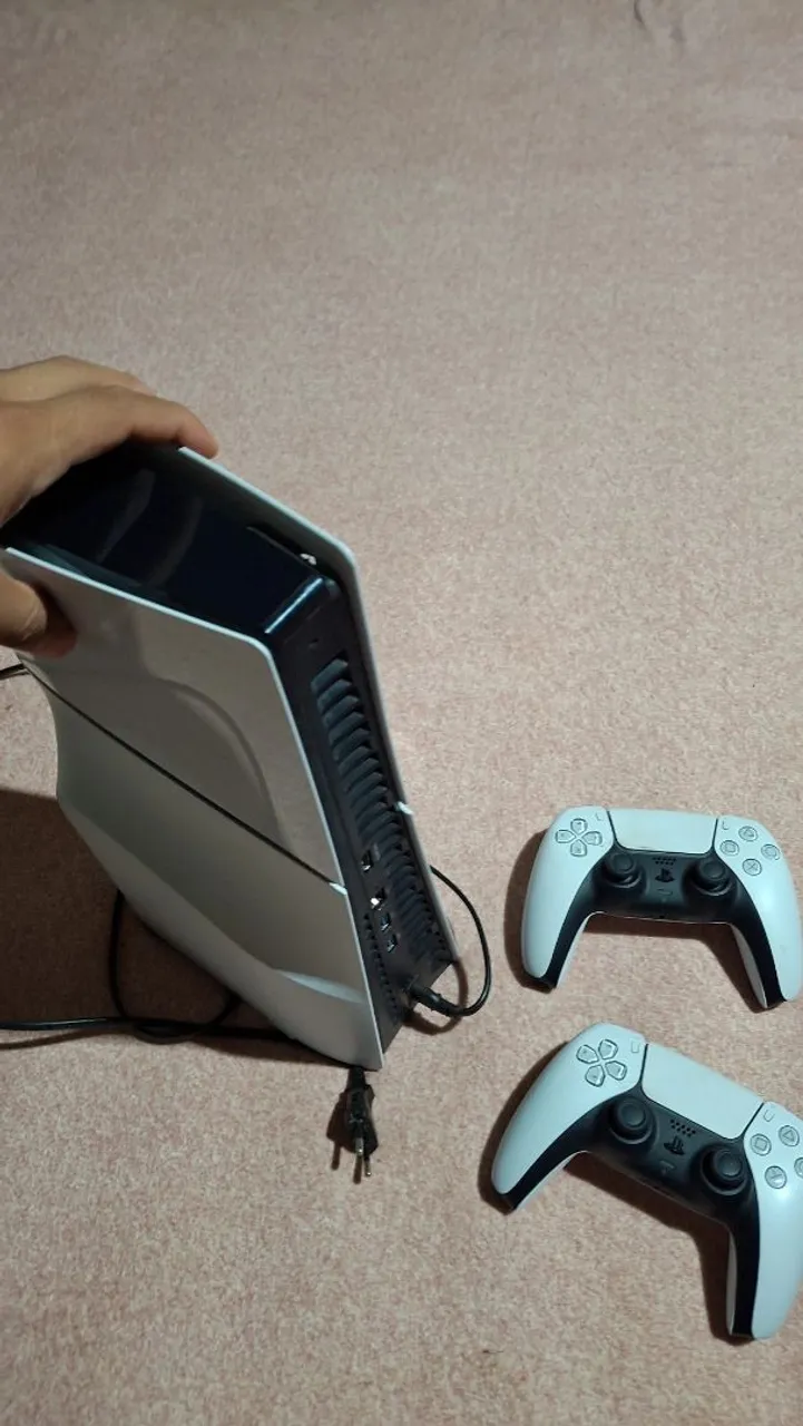PlayStation 5 com 2 Controles - Seminovo