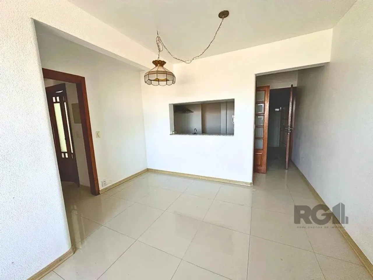 Vende-se apartamento reformado 2 quartos com vaga próximo ao Colégio Pastor Dohms - 64m² -