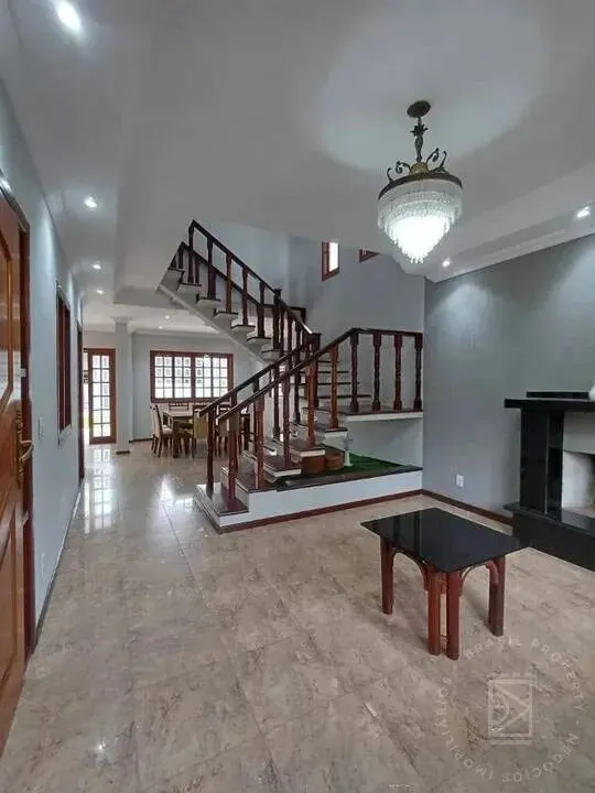 Casa em condomínio fechado no Urbanova-SJC |5 quartos, sendo 3 suítes