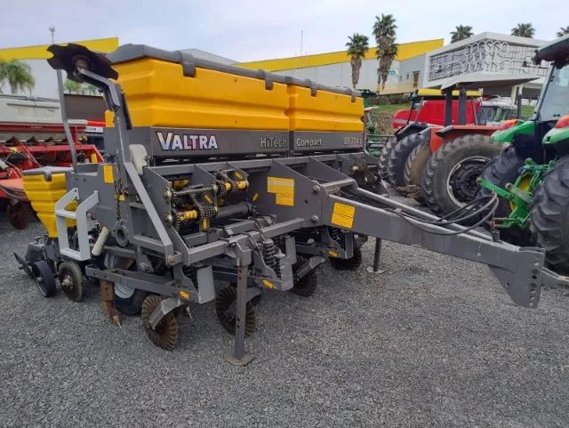Plantadeira Valtra - BP 704 L, 7 Linhas. Fab 2010 - Foto 4