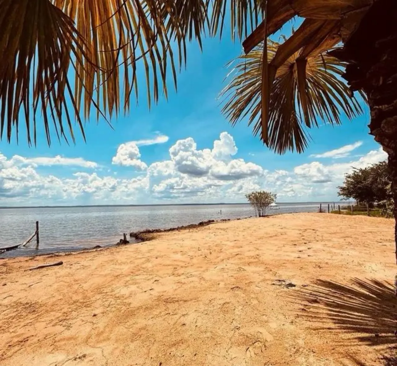 Vendo chácara na beira do lago