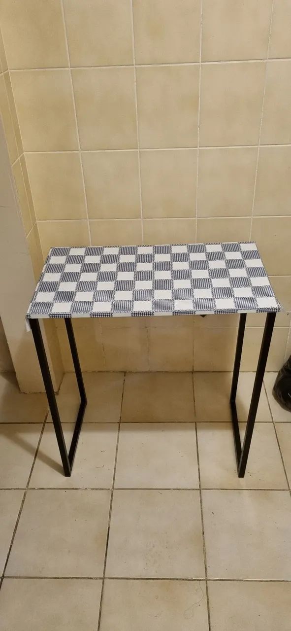 Escrivaninha pequena simples + banco de madeira