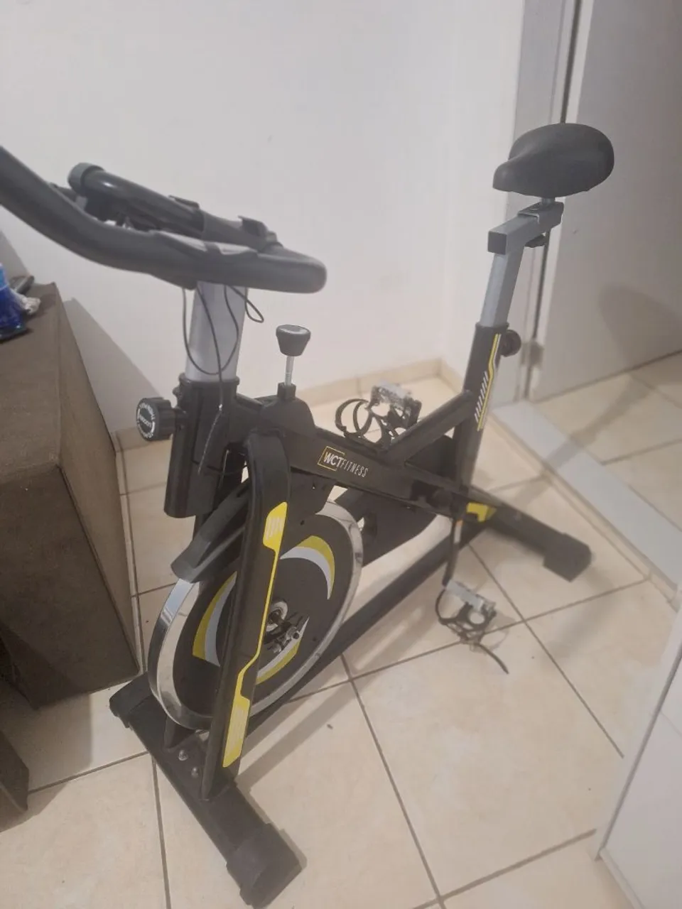 Bicicleta Spinning com roda de inércia de 13kg WCT Fitness