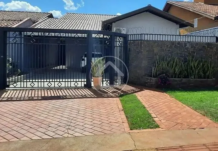 CASA C/4 DORMITÓRIOS E PISCINA NO CARANDÁ BOSQUE