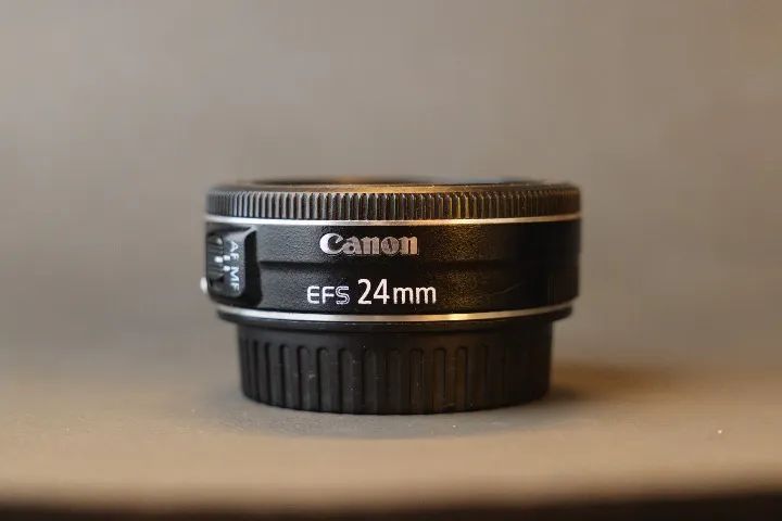 Canon EFS 24mm f2.8 - Foto 4