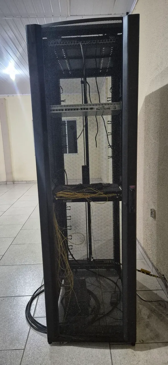Rack de Servidor - Ideal para Organização de Equipamentos