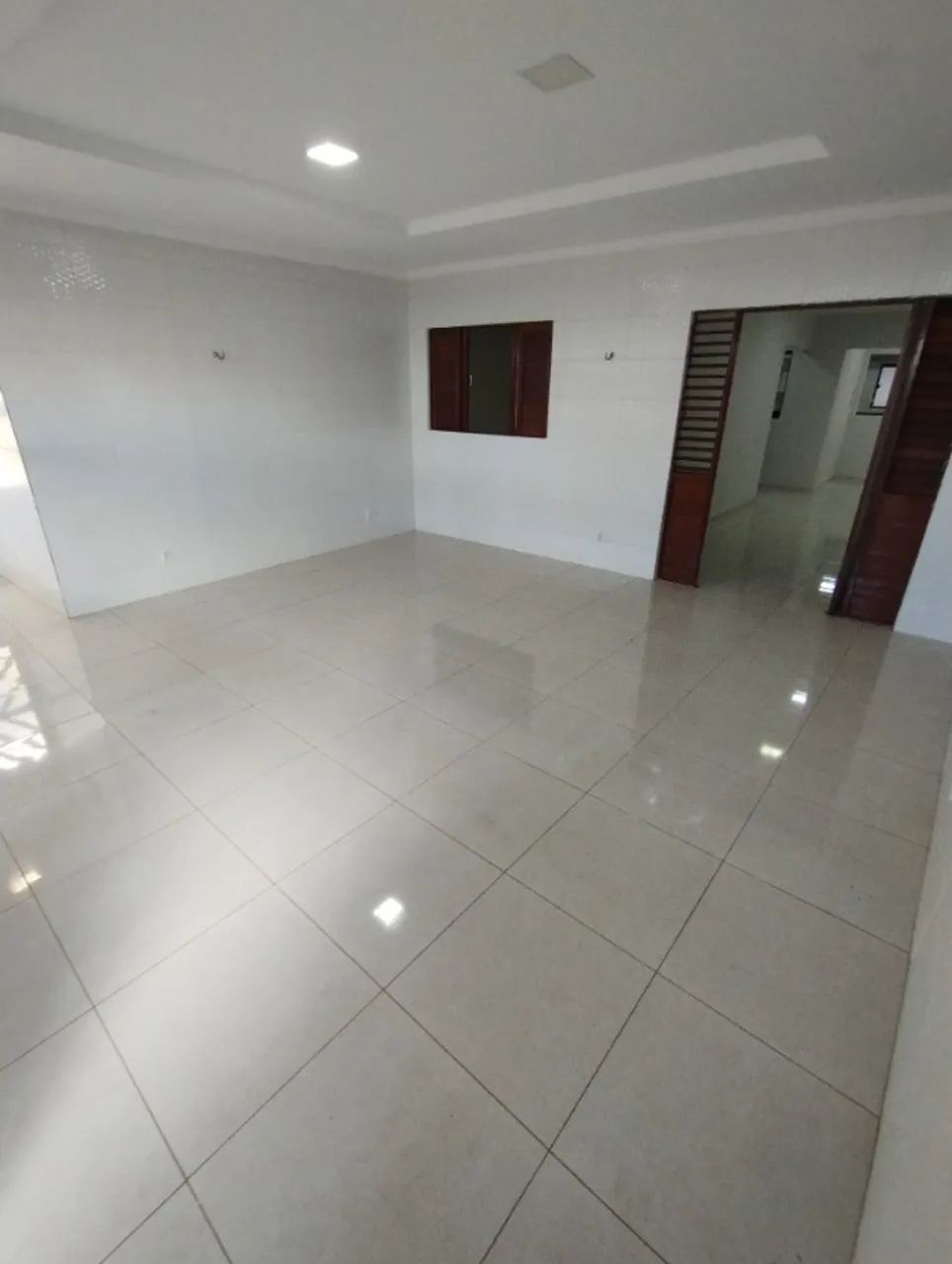 Bancários - Alugo casa ampla com 3 quartos sendo 01 suíte, DCE.