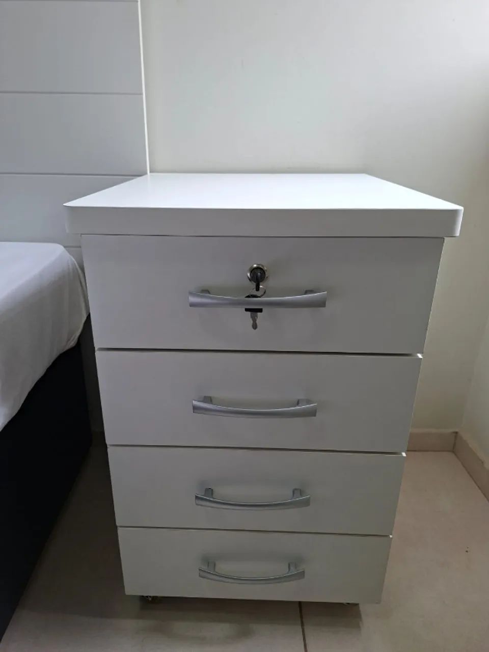 Criado mudo (mesa de cabeceira). - Foto 2