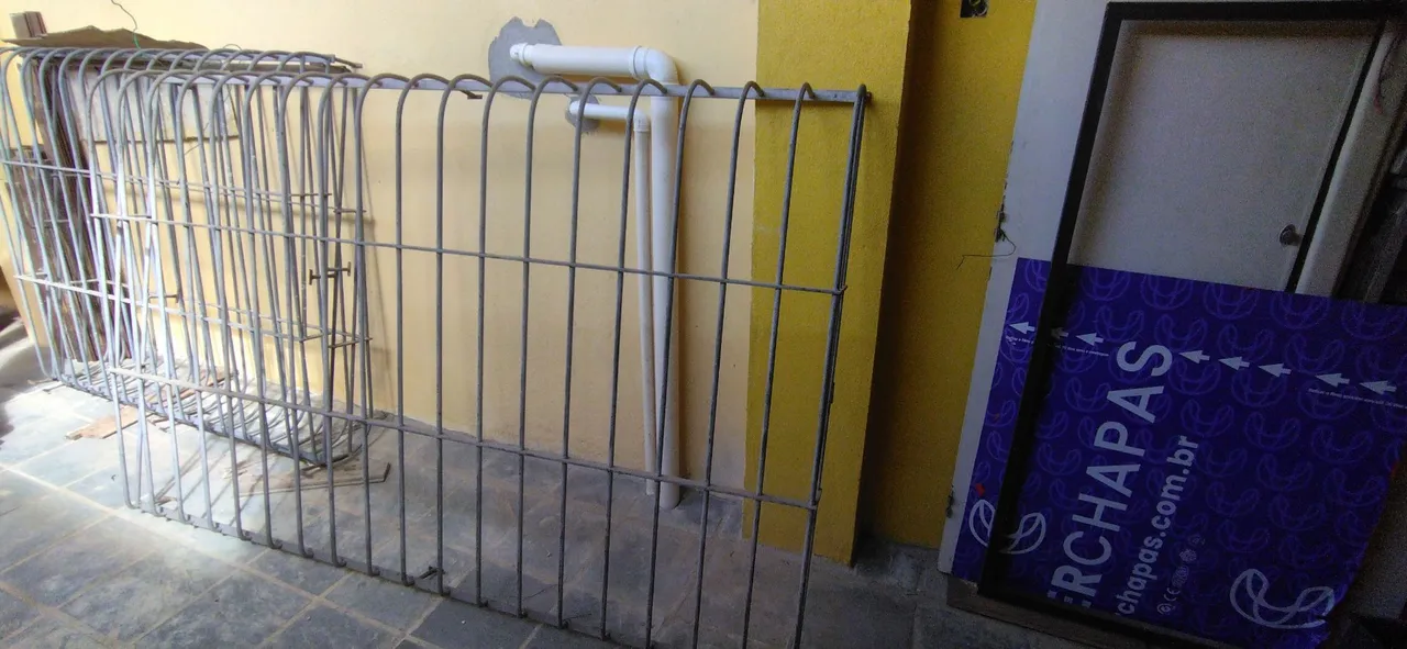 Grade de segurança para janela estilo peito de pombo