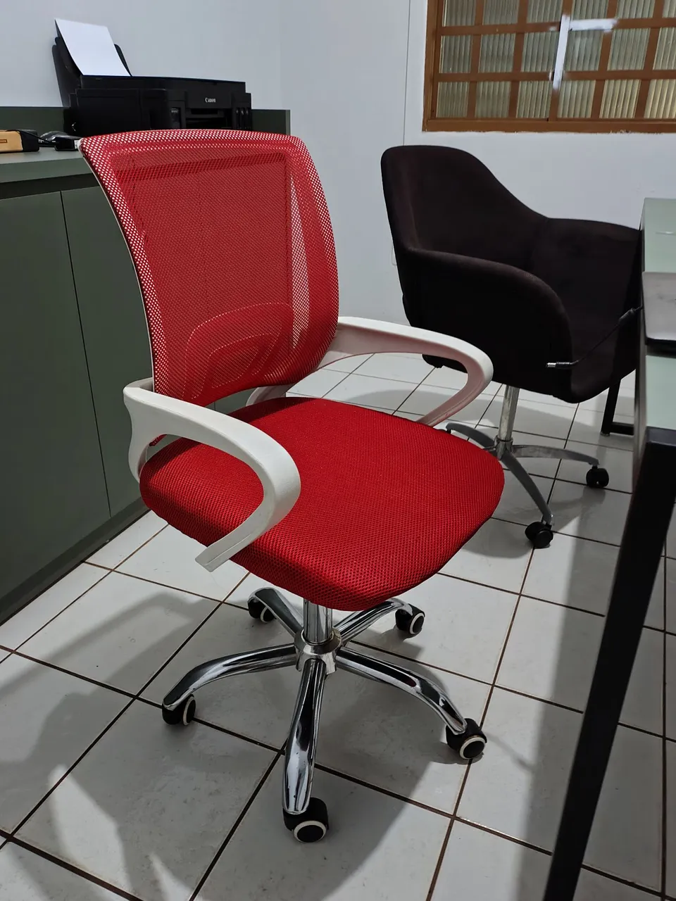 Cadeira de Escritório Ergonômica Vermelha