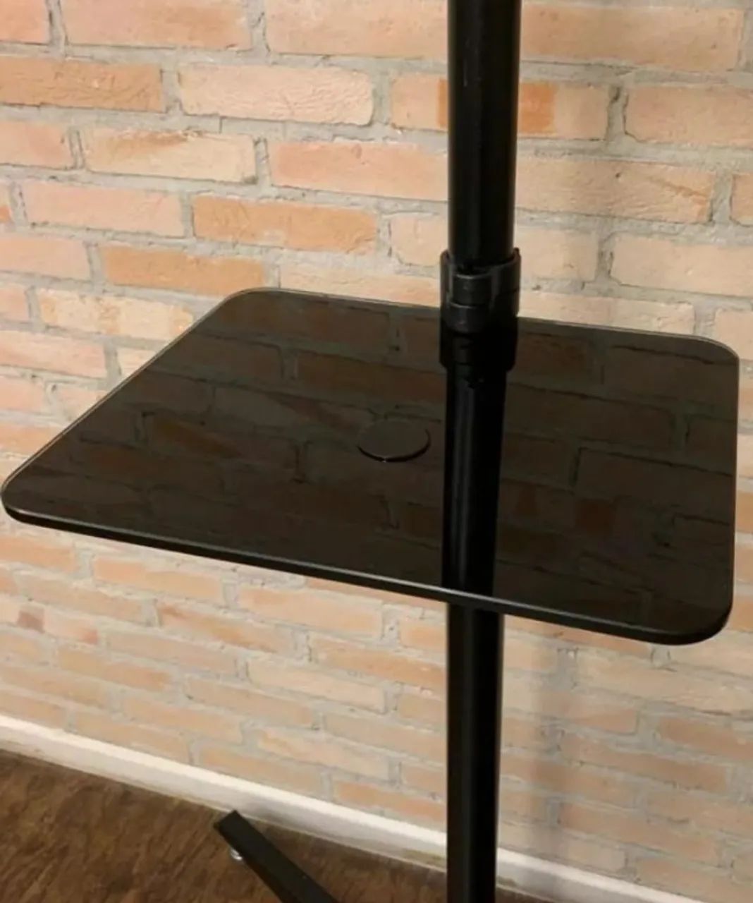 Suporte Tv Com Tripé De Chão  Rodinhas E Bandeja De Vidro - Foto 3