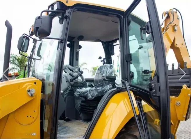 Retroescavadeira Caterpillar 2015 - Foto 4